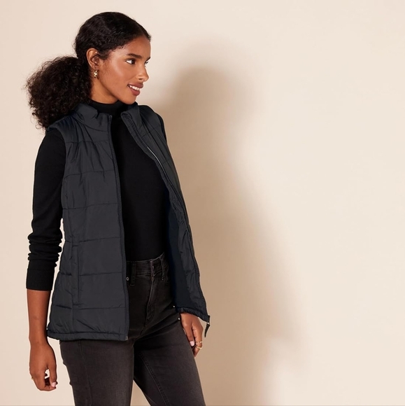 NWT Mid-weight puffer vest M - Picture 9 of 9